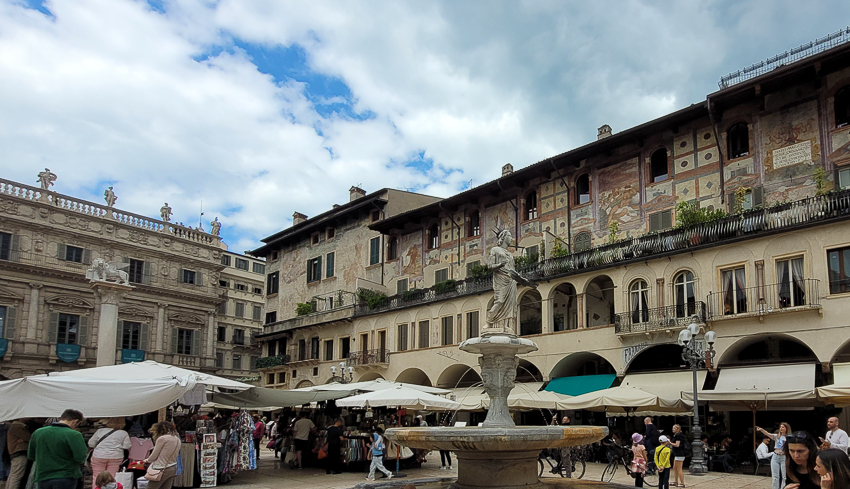 Verona - Piazza delle Erbe-4